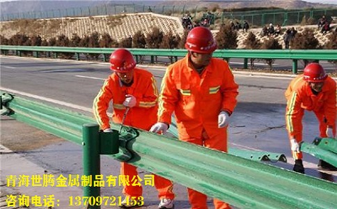<a href='http://m.dgjinlian.com/shuangbohulan/'target='_blank'>波形護(hù)欄</a>板